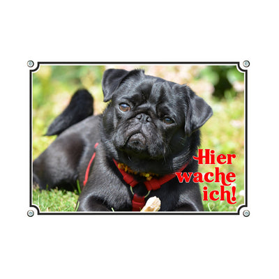 Mops - Hier wache ich B – Hundeschild aus Aluminium